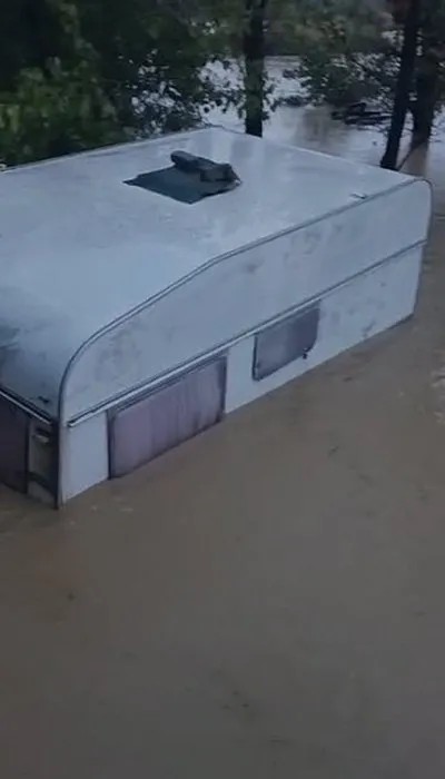 Gökçekada'da sağanak sele döndü! Evler su altında kaldı